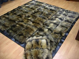 + 2 подушки Ценные меха  Енот  