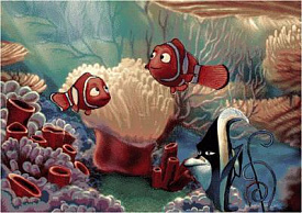 Рыбка плавает на дне